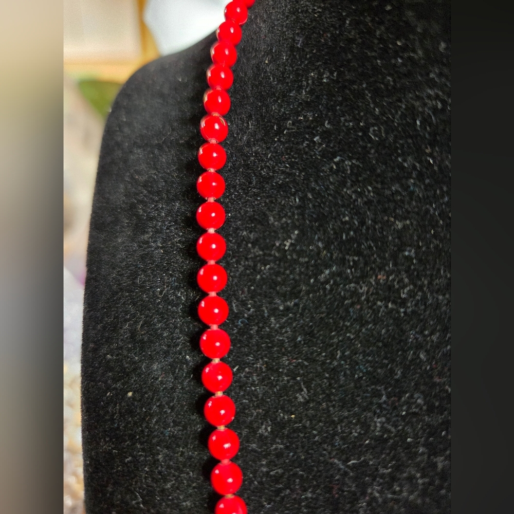 Oops A Daisy Red Beaded Necklace - Picture 3 of 6